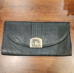 Black clutch
